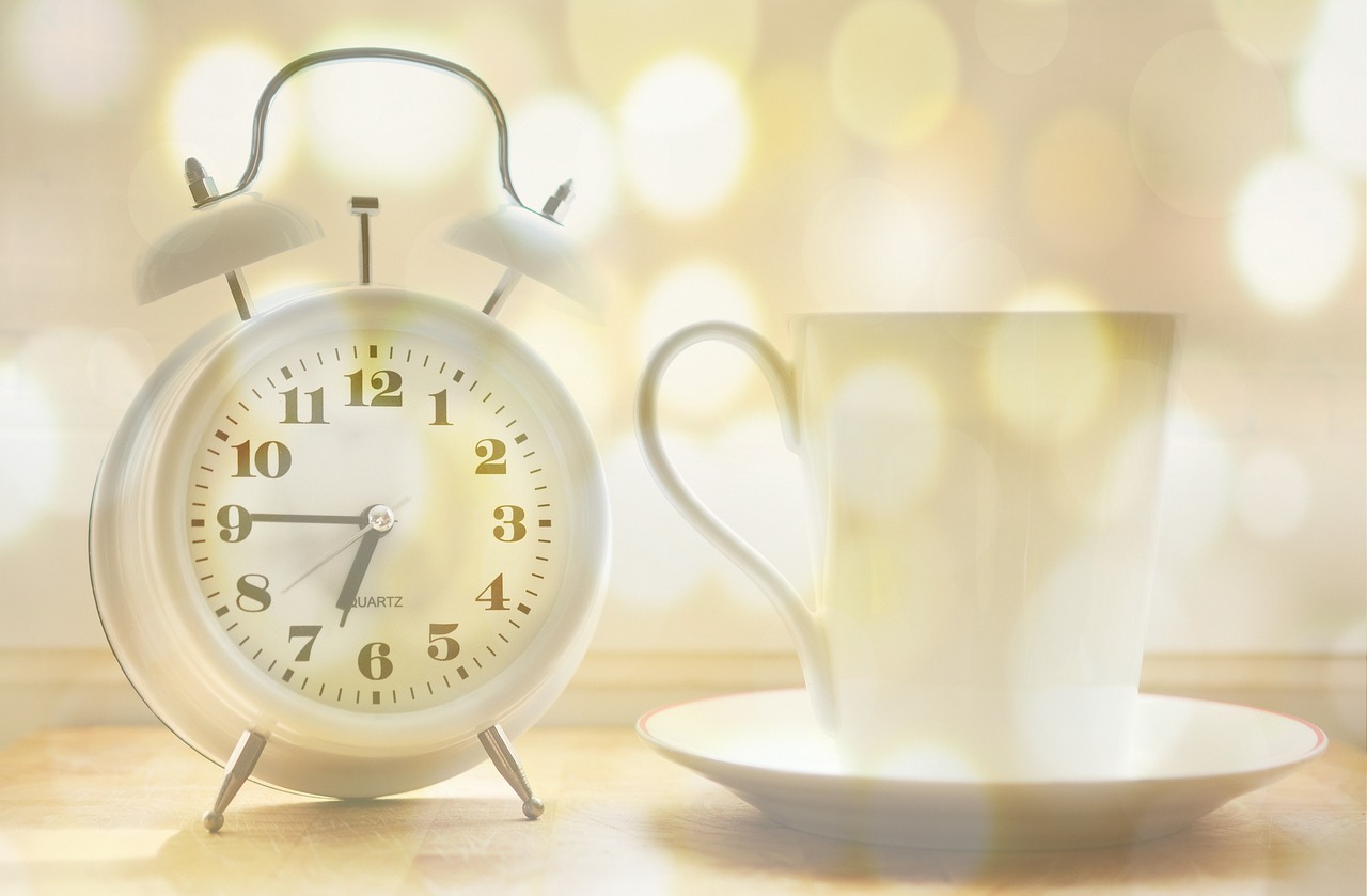 alarm clock, coffee pot, time-2132264.jpg